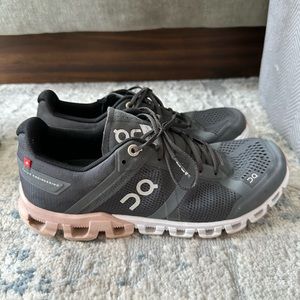 On Running women’s gray sneakers US sz 7